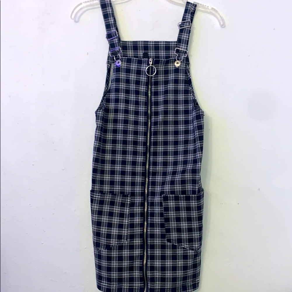 A Divided zipper up dress w side front pockets